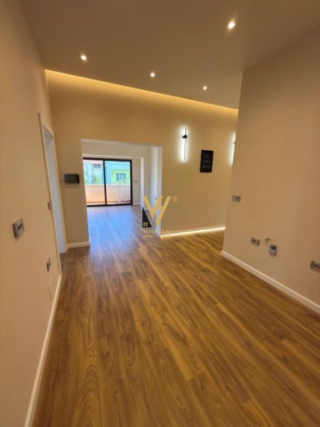 Tirane, jepet me qera apartament 4+1+Ballkon Kati 3, 170 m² 1.900 € (VILAT GJERMANE)