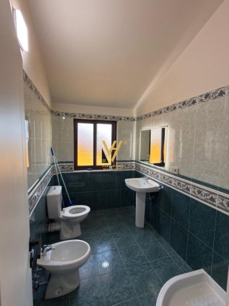 Tirane, jepet me qera apartament 4+1+Ballkon Kati 3, 170 m² 1.900 € (VILAT GJERMANE)