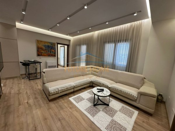 Tirane, jepet me qera 2+1 Kati 5, 140 m² 1.200 € (RRUGA BARDHYL)