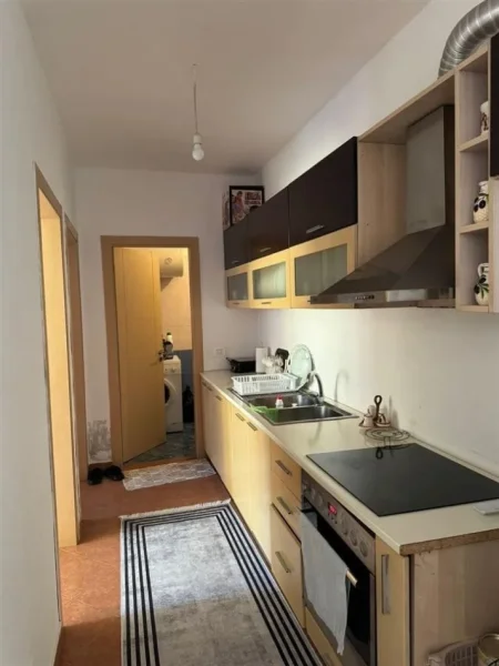 Tirane, jepet me qera apartament 2+1 Kati 1, 90 m² 420 € (fresku)