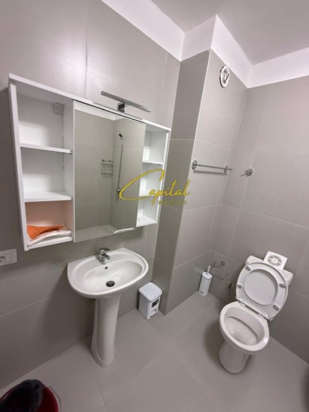 Tirane, jepet me qera apartament 1+1 Kati 4, 90 m² 350 € (KOMBINAT)