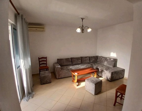 Tirane, jepet me qera apartament 1+1+Ballkon Kati 4, 65 m² 450 € (allias)