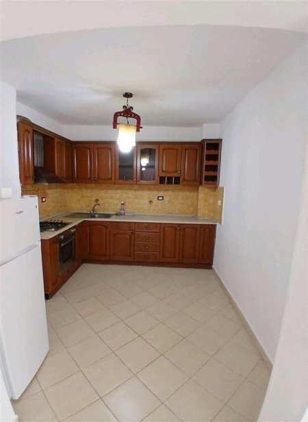 Tirane, jepet me qera apartament 1+1+Ballkon Kati 4, 65 m² 450 € (allias)