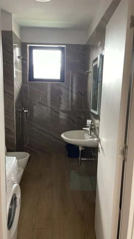 Tirane, jepet me qera apartament 2+1 Kati 2, 90 m² 700 € (Eglo Astir)