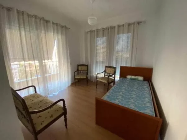 Tirane, jepet me qera apartament 3+1 Kati 5, 105 m² 650 € (5 maji)