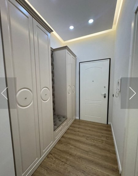 Tirane, jepet me qera apartament 2+1+Ballkon Kati 2, 130 m² 1.000 € (Pazari i Ri)