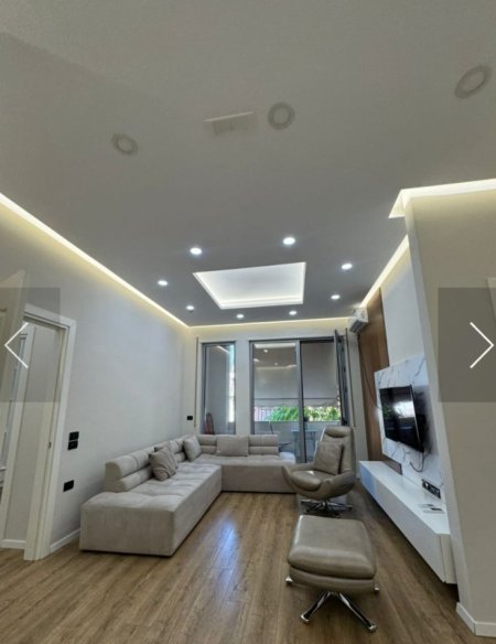 Tirane, jepet me qera apartament 2+1+Ballkon Kati 2, 130 m² 1.000 € (Pazari i Ri)