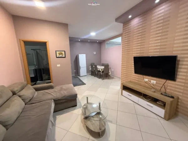 Tirane, jepet me qera apartament 2+1+Ballkon Kati 2, 80 m² 600 € (karl gega)