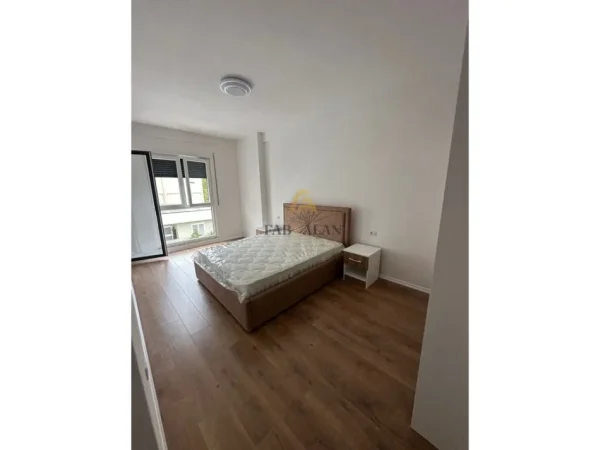Tirane, jepet me qera apartament 3+1 Kati 2, 120 m² 500 € (Kamez)