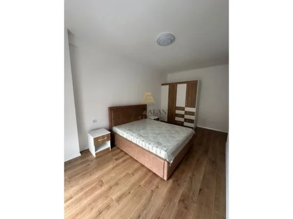 Tirane, jepet me qera apartament 3+1 Kati 2, 120 m² 500 € (Kamez)