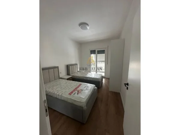Tirane, jepet me qera apartament 3+1 Kati 2, 120 m² 500 € (Kamez)