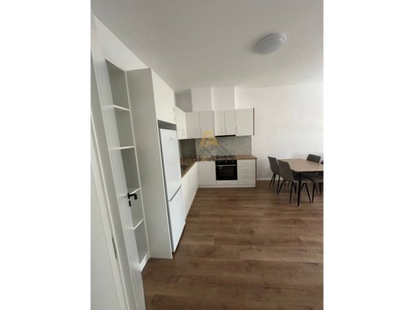 Tirane, jepet me qera apartament 3+1 Kati 2, 120 m² 500 € (Kamez)
