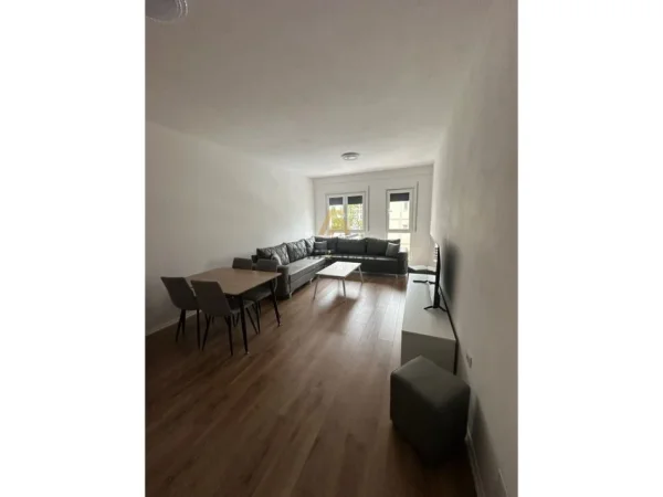 Tirane, jepet me qera apartament 3+1 Kati 2, 120 m² 500 € (Kamez)