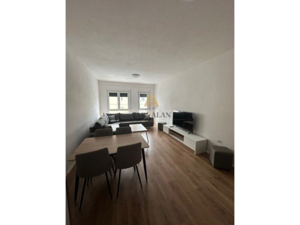 Tirane, jepet me qera apartament 3+1 Kati 2, 120 m² 500 € (Kamez)