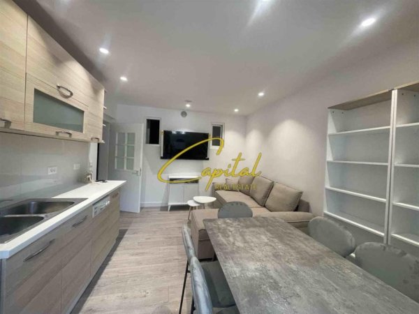 Tirane, jepet me qera apartament 1+1 Kati 4, 50 m² 550 € (ISH STACIONI TRENIT)