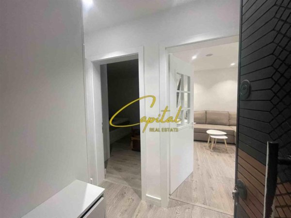 Tirane, jepet me qera apartament 1+1 Kati 4, 50 m² 550 € (ISH STACIONI TRENIT)