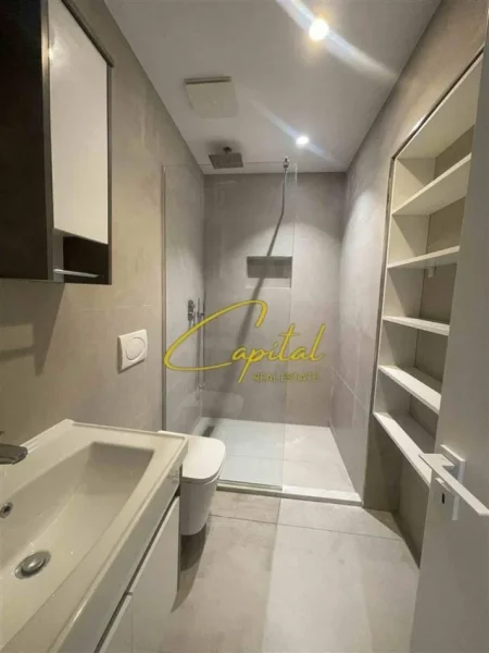 Tirane, jepet me qera apartament 1+1 Kati 4, 50 m² 550 € (ISH STACIONI TRENIT)