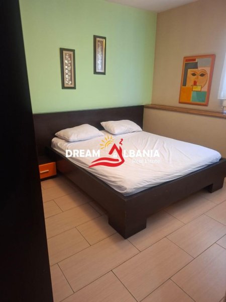 Tirane, jepet me qera apartament 2+1 , 100 m² 650 € (prane ish Ekspozites)