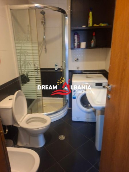 Tirane, jepet me qera apartament 2+1 , 100 m² 650 € (prane ish Ekspozites)