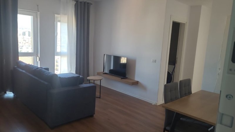 Tirane, jepet me qera 1+1 Kati 8, 65 m² 600 € (Pranë Pazarit të Ri – Shkolla e Kuqe)
