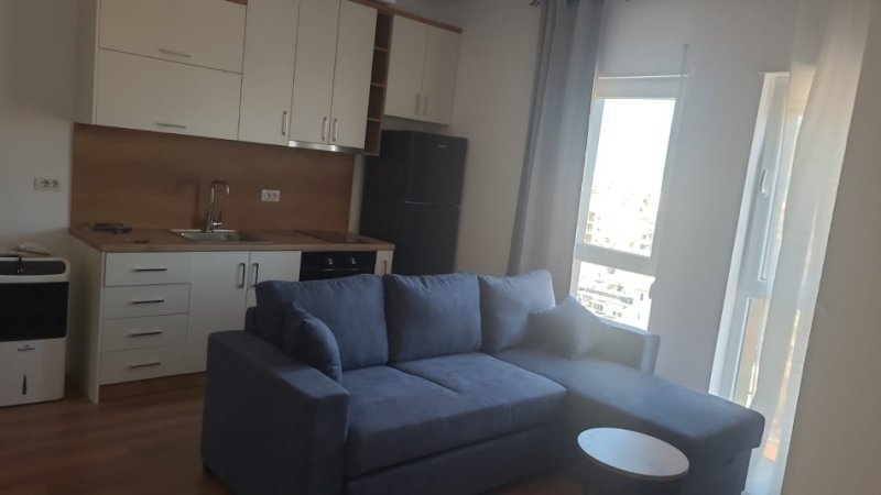 Tirane, jepet me qera 1+1 Kati 8, 65 m² 600 € (Pranë Pazarit të Ri – Shkolla e Kuqe)
