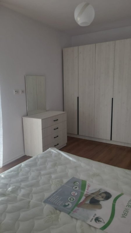 Tirane, jepet me qera 1+1 Kati 8, 65 m² 600 € (Pranë Pazarit të Ri – Shkolla e Kuqe)