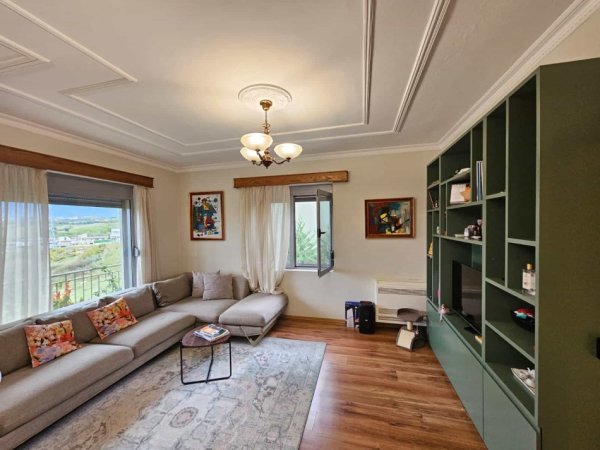 Tirane, jepet me qera Vile 2+1 Kati 3, 100 m² 900 € (Rruga Panorama)