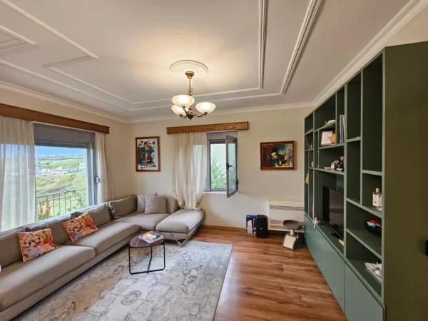 Tirane, jepet me qera Vile 2+1 Kati 3, 100 m² 900 € (Rruga Panorama)
