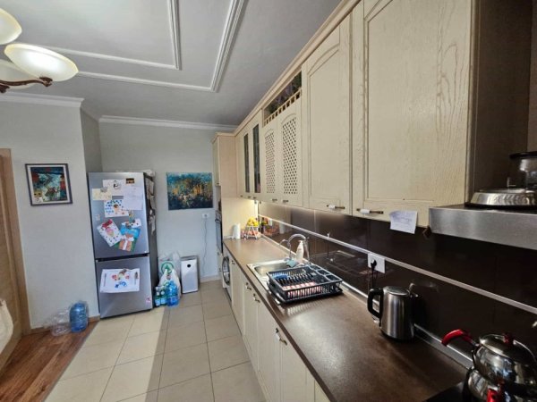 Tirane, jepet me qera Vile 2+1 Kati 3, 100 m² 900 € (Rruga Panorama)