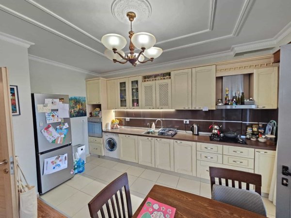 Tirane, jepet me qera Vile 2+1 Kati 3, 100 m² 900 € (Rruga Panorama)