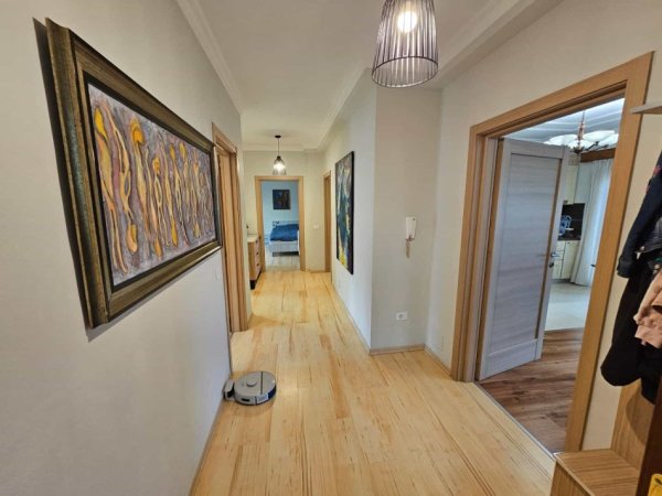 Tirane, jepet me qera Vile 2+1 Kati 3, 100 m² 900 € (Rruga Panorama)