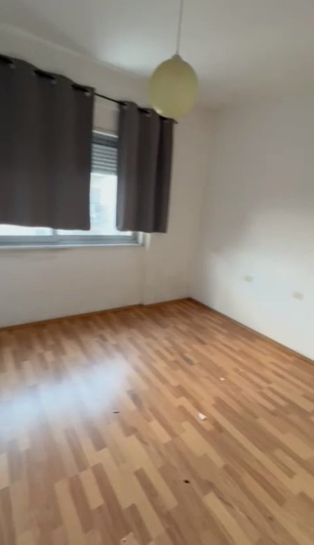 Tirane, jepet me qera apartament 2+1 Kati 4, 600 € 