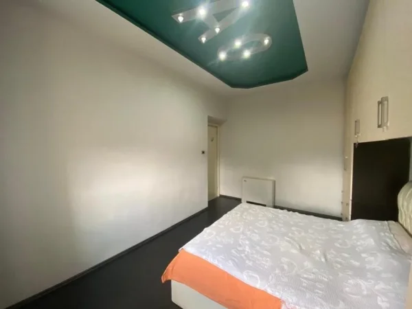 Tirane, jepet me qera apartament 2+1+Ballkon Kati 4, 600 € (RRUGA E DURRESIT)