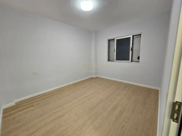 Tirane, shitet apartament 2+1 Kati 3, 88 m² 135.000 € (Astir)