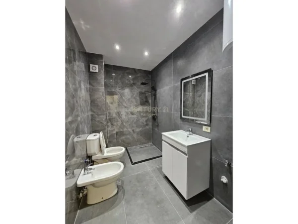 Tirane, shitet apartament 2+1 Kati 3, 88 m² 135.000 € (Astir)