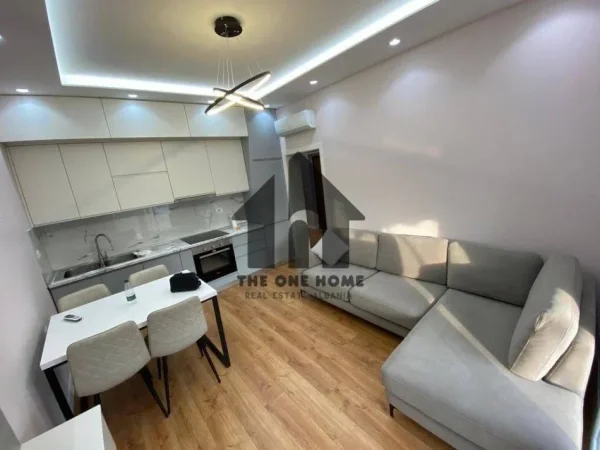 Tirane, jepet me qera apartament 2+1+Ballkon Kati 4, 90 m² 680 € (Myslym Shyre)