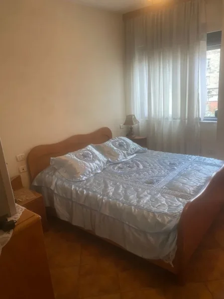 Jepet me Qera Apartament 2+1+2 tek Rruga e Dibrës, afër QSUT,  Kati 4, 94 m² 500 €uro
