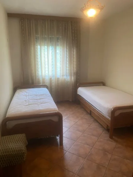 Jepet me Qera Apartament 2+1+2 tek Rruga e Dibrës, afër QSUT,  Kati 4, 94 m² 500 €uro