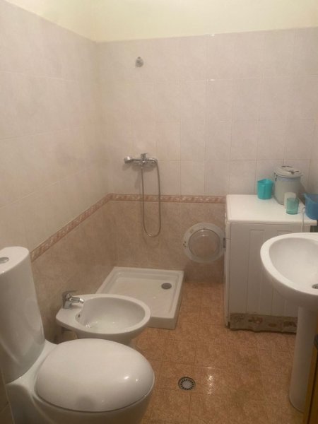 Jepet me Qera Apartament 2+1+2 tek Rruga e Dibrës, afër QSUT,  Kati 4, 94 m² 500 €uro