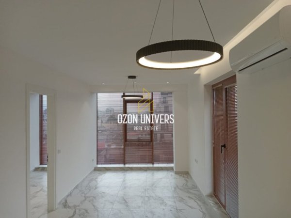 Tirane, jepet me qera ambjent biznesi Kati 7, 70 m² 1.200 € (Rruga e Kavajës, pranë Kishës Katolike)