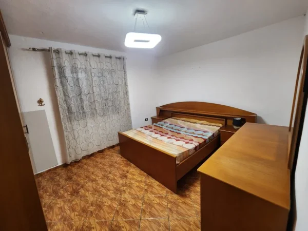 Tirane, jepet me qera apartament 3+1 Kati 6, 1.100 € 