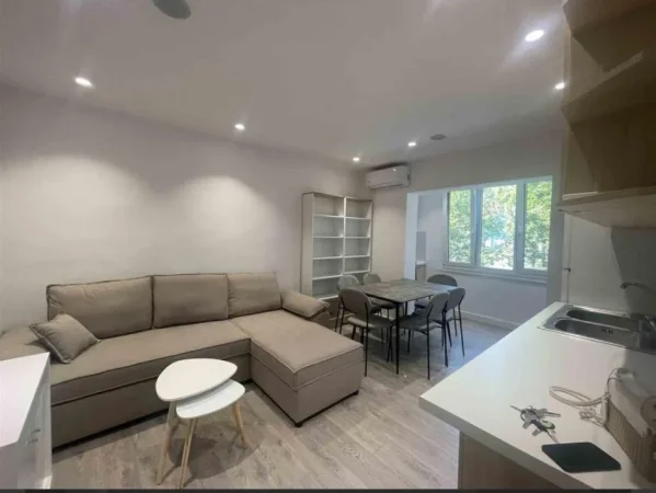 Tirane, jepet me qera apartament 1+1 Kati 4, 50 m² 550 € (asim vokshi)