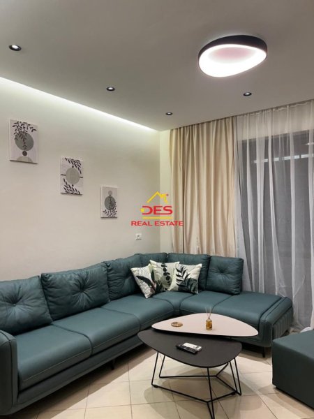Vlore, jepet me qera apartament 2+1+Ballkon Kati 2, 115 m² 500 € (Rruga Jani Rexha)