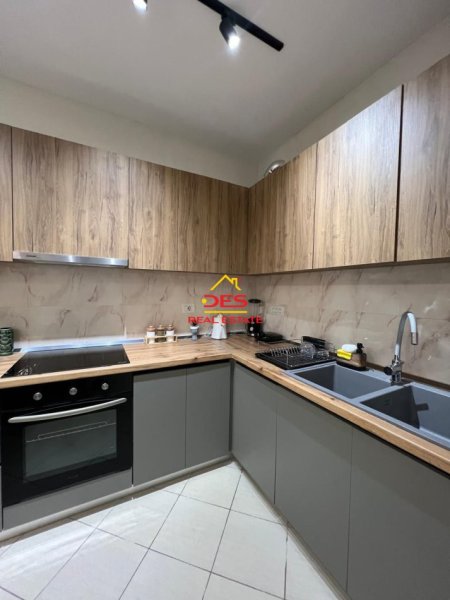 Vlore, jepet me qera apartament 2+1+Ballkon Kati 2, 115 m² 500 € (Rruga Jani Rexha)