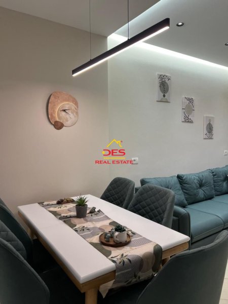 Vlore, jepet me qera apartament 2+1+Ballkon Kati 2, 115 m² 500 € (Rruga Jani Rexha)