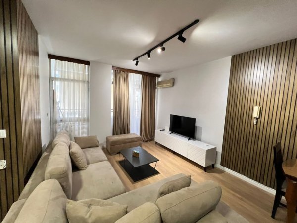 Tirane, jepet me qera apartament 2+1 Kati 8, 115 m² 850 € (medar shtylla)