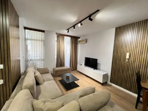 Tirane, jepet me qera apartament 2+1 Kati 8, 115 m² 850 € (medar shtylla)