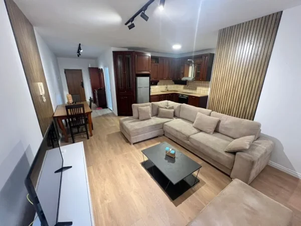 Tirane, jepet me qera apartament 2+1 Kati 8, 115 m² 850 € (medar shtylla)
