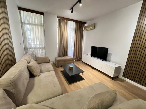 Tirane, jepet me qera apartament 2+1 Kati 8, 115 m² 850 € (medar shtylla)