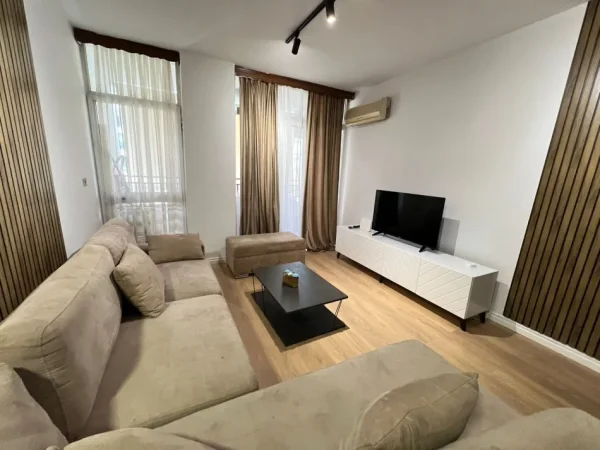 Tirane, jepet me qera apartament 2+1 Kati 8, 115 m² 850 € (medar shtylla)